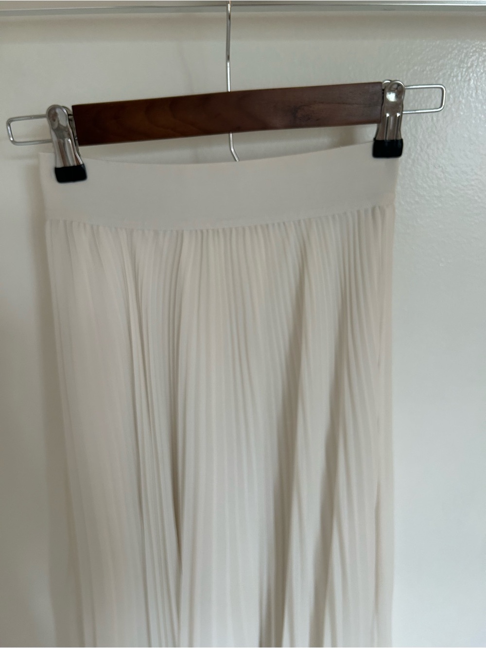 Aritzia Wilfred Pleated white Maxi Skirt - Picture 4 of 5
